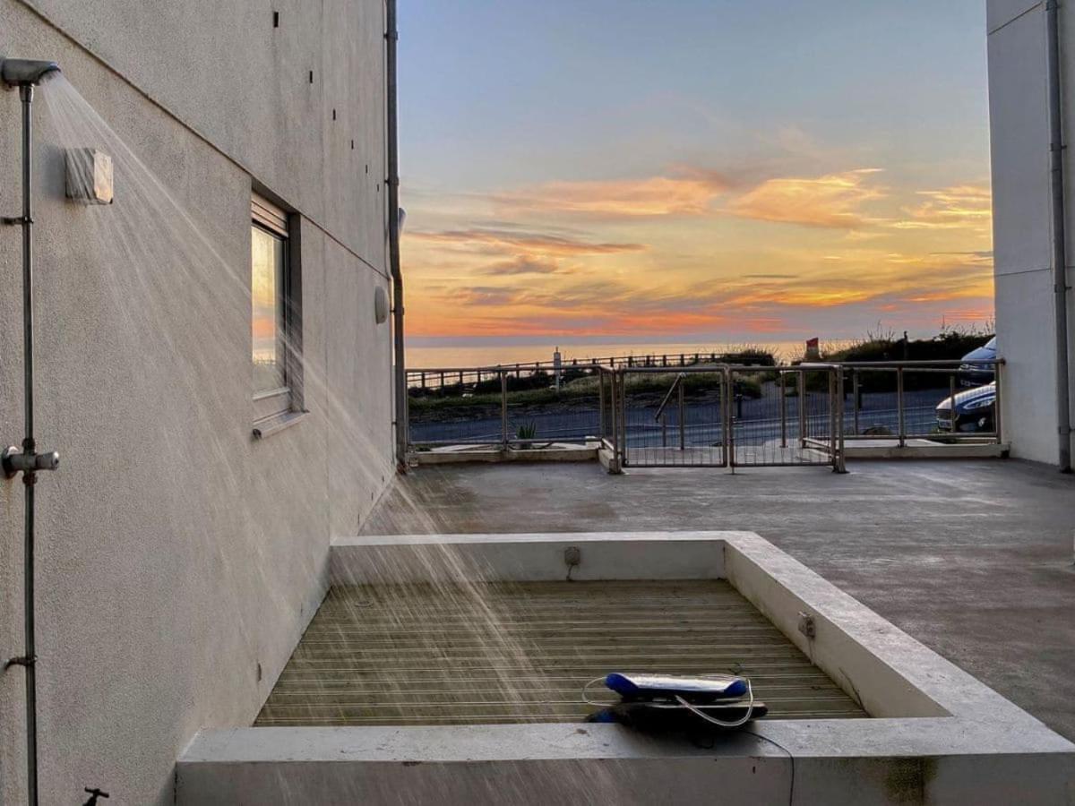 Sunset Waves Sea View Apartment Featuring Panoramic Views & Parking New Quay Dış mekan fotoğraf