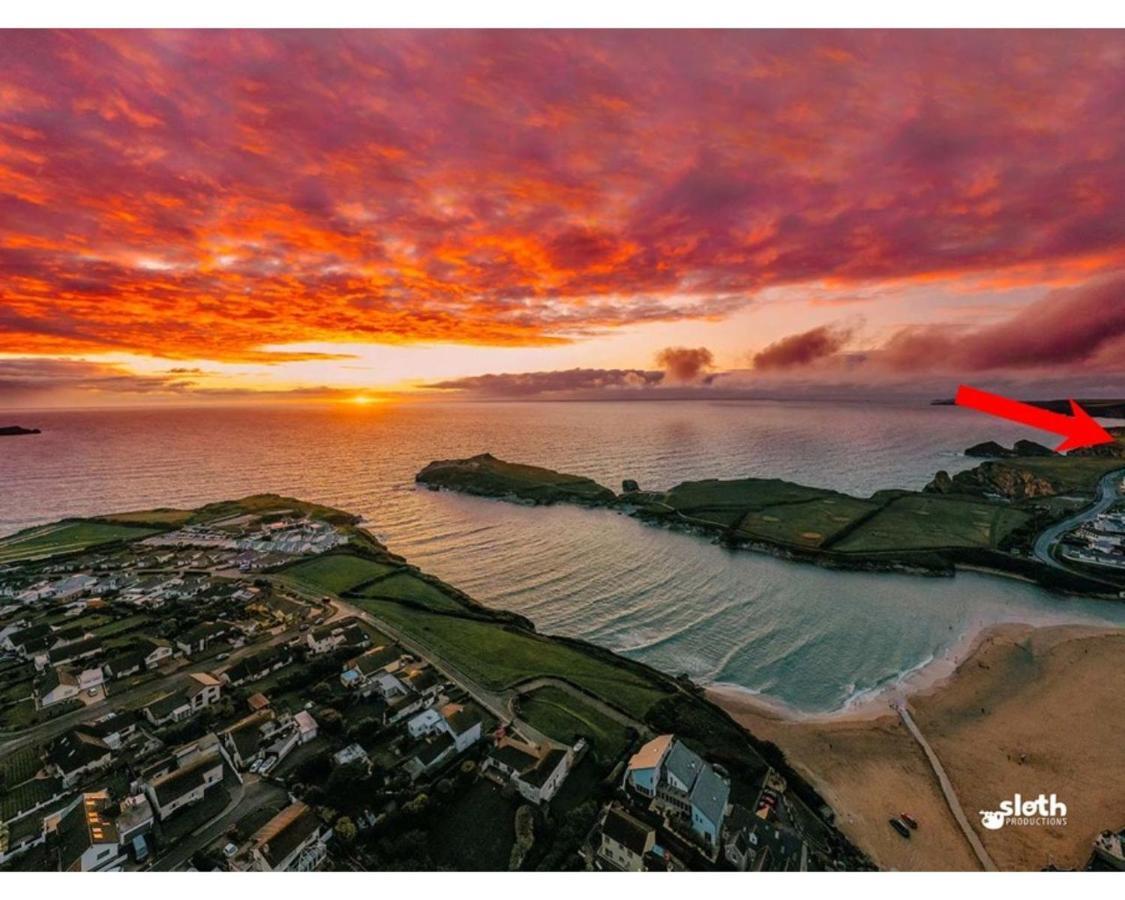 Sunset Waves Sea View Apartment Featuring Panoramic Views & Parking New Quay Oda fotoğraf